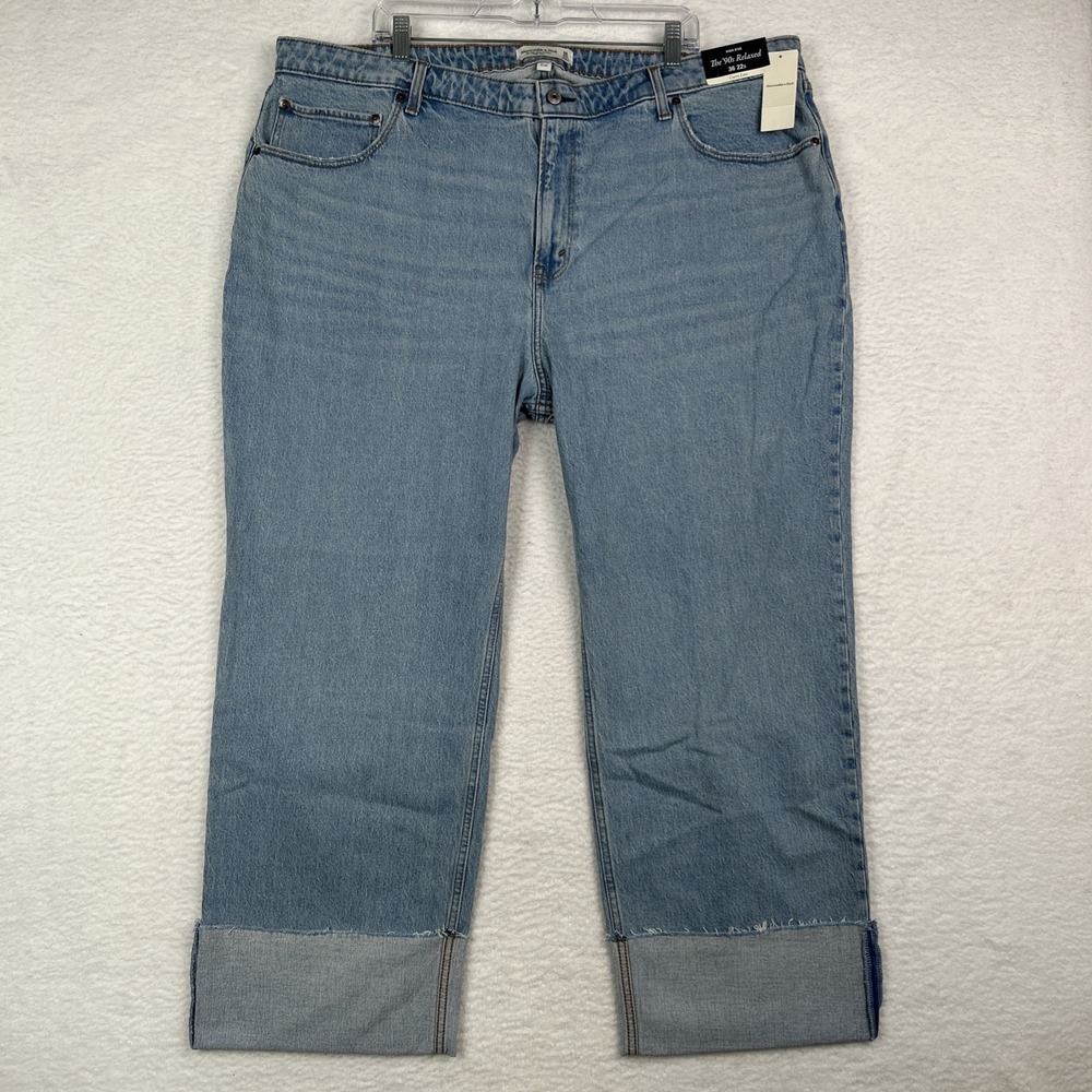 NWT‎ Abercrombie & Fitch Curve Love High Rise 90s Relaxed Jean Ligh 36/22 Short